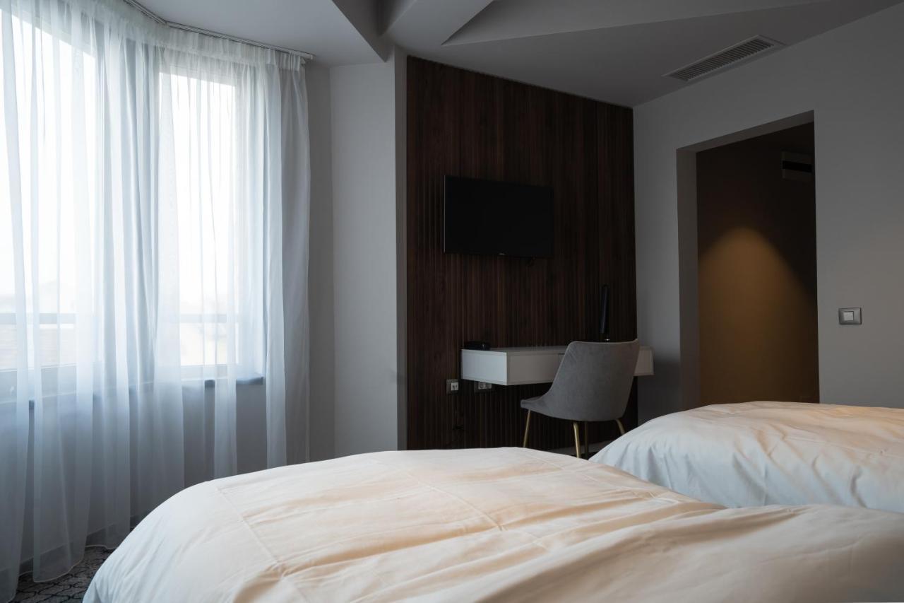 Hotel Cristal Cluj-Napoca Extérieur photo