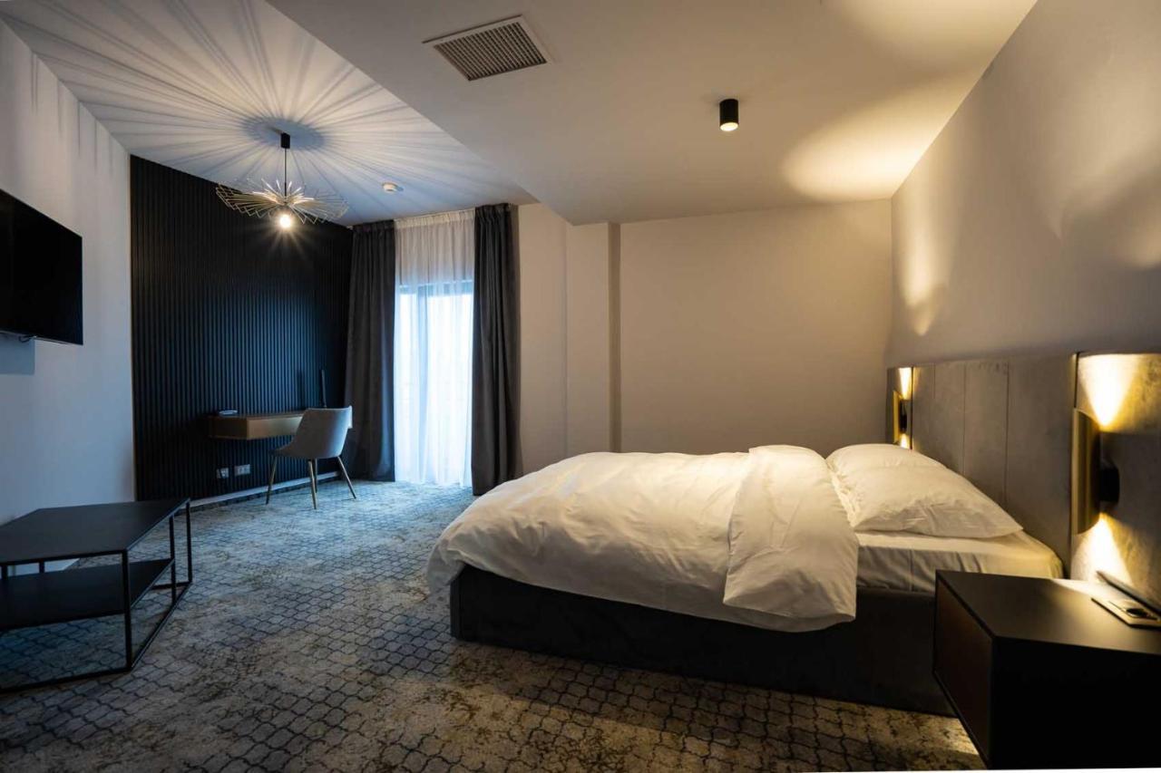 Hotel Cristal Cluj-Napoca Extérieur photo