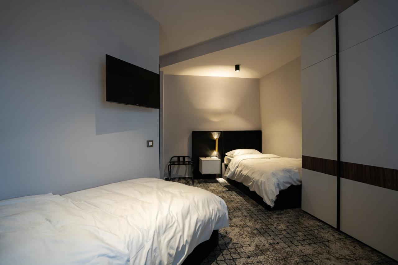 Hotel Cristal Cluj-Napoca Extérieur photo
