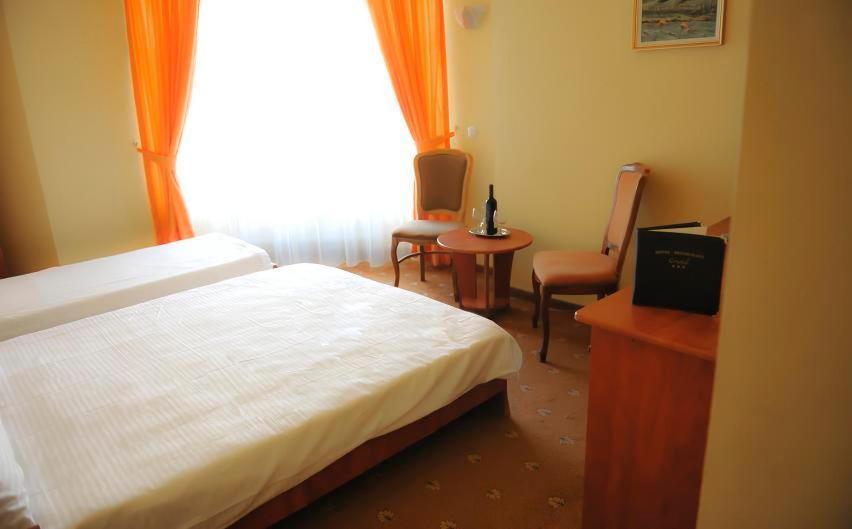 Hotel Cristal Cluj-Napoca Extérieur photo