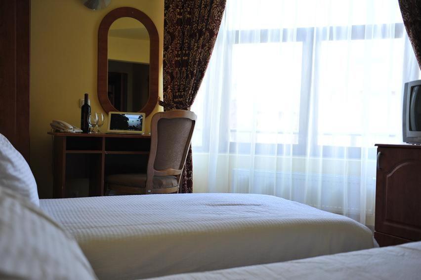Hotel Cristal Cluj-Napoca Extérieur photo