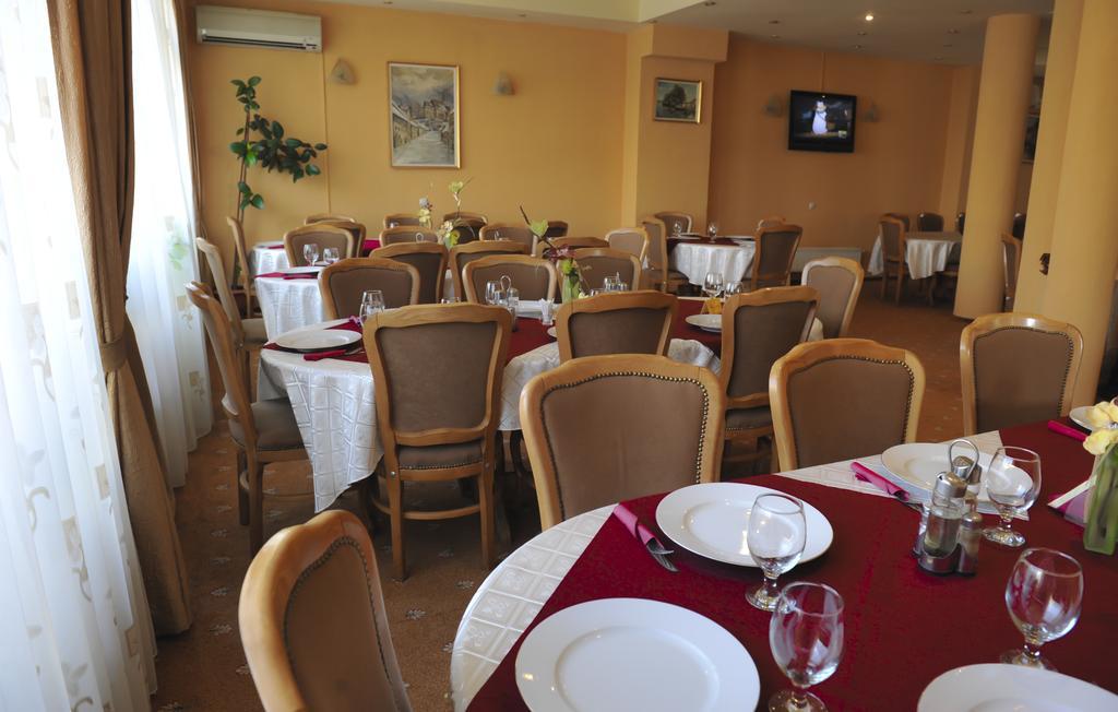 Hotel Cristal Cluj-Napoca Extérieur photo